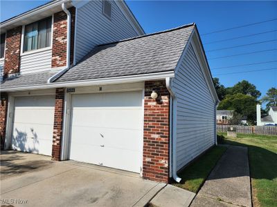 C - 5484 Wildwood, Condo with 2 bedrooms, 1 bathrooms and null parking in Willoughby OH | Image 1