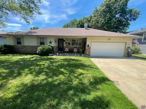 2013 Meadowlark Ln, Emporia, KS, 66801-6127 | Card Image
