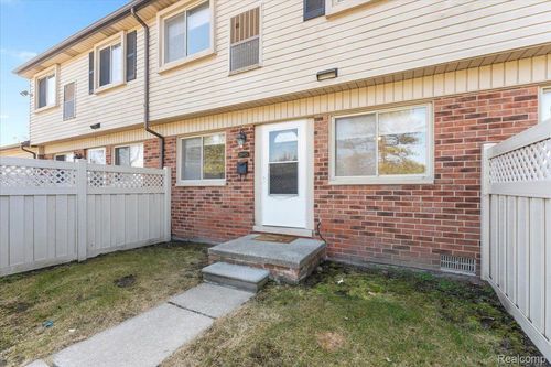 24975 Mayfair St, Flat Rock, MI, 48134-2707 | Card Image