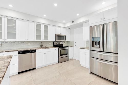 204-300 Diplomat Pkwy, Hallandale Beach, FL, 33009-3707 | Card Image