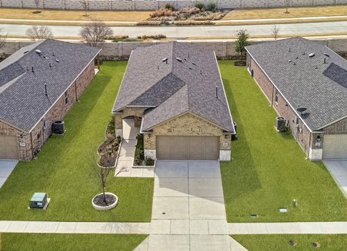 200 Sleepy Willow Ln, McKinney, TX, 75071-1715 | Card Image
