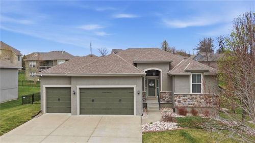 1021 Se Carmine Ct, Blue Springs, MO, 64014-1411 | Card Image