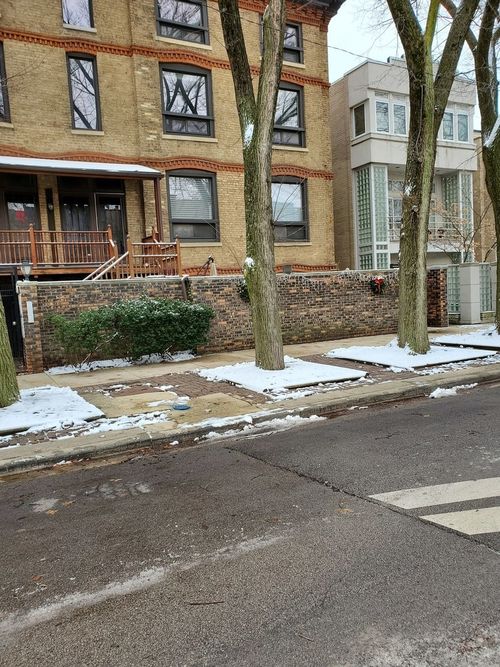 3sr-2137 N Lakewood Ave, Chicago, IL, 60614-4042 | Card Image