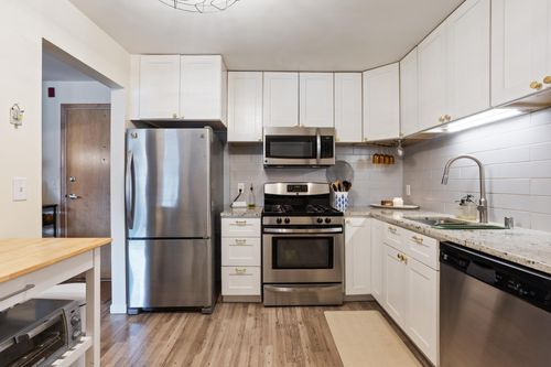 apt-220-4820 Park Commons Dr, Saint Louis Park, MN, 55416-2642 | Card Image