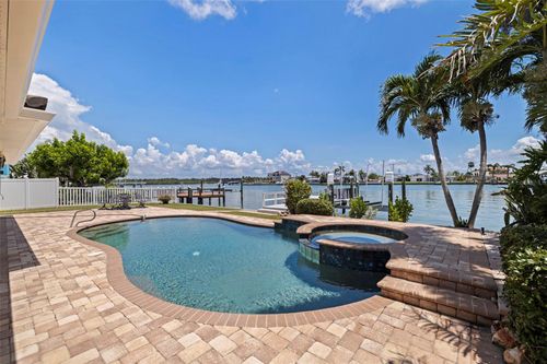 565 Crystal Dr, Madeira Beach, FL, 33708-2364 | Card Image