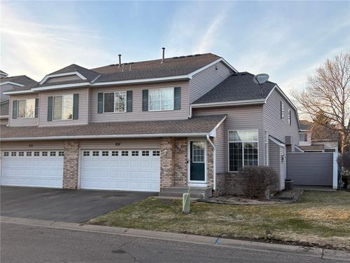 837 Summer Pines Cir, Hudson, WI, 54016-1979 | Card Image