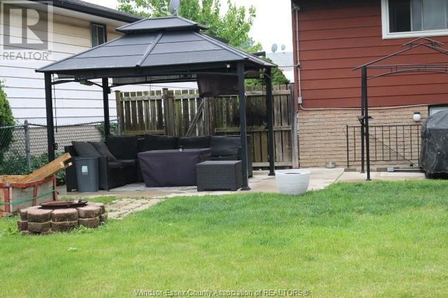 3372 Hemlock Rd, Home with 3 bedrooms, 2 bathrooms and null parking in Windsor ON | Image 33