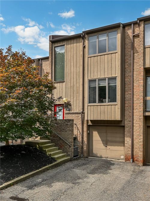 302 Elm Ct, Pittsburgh, PA, 15237-2613 | Card Image