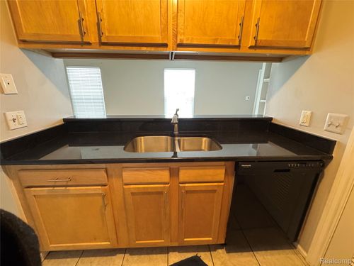 6958 Harvard Ln, Canton, MI, 48187-2502 | Card Image