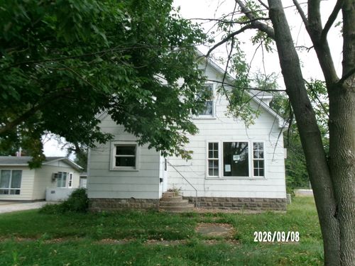 402 W Chestnut St, Hoopeston, IL, 60942-1731 | Card Image