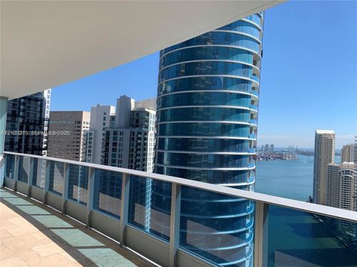 3905-200 Biscayne Boulevard Way, Miami, FL, 33131-2162 | Card Image