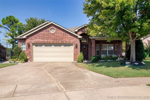 10731 Masters Cir, Jenks, OK, 74037-2212 | Card Image