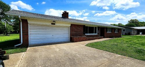 2394 S Sunset Dr, Connersville, IN, 47331-8927 | Card Image