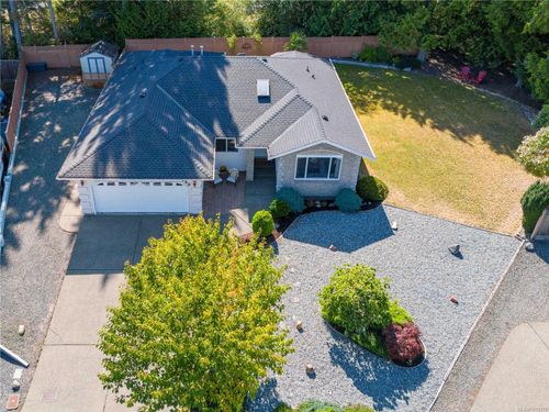590 Hazelwood Pl, Qualicum Beach, BC, V9K1A1 | Card Image