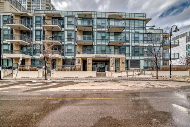 401 - 51 Waterfront Mews Sw, Home with 2 bedrooms, 2 bathrooms and 3 parking in Calgary AB | Image 3
