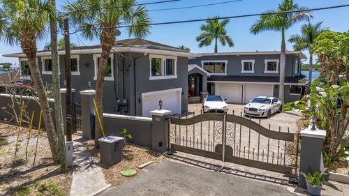 2785 Bayside Dr S, ST PETERSBURG, FL, 33705-3242 | Card Image