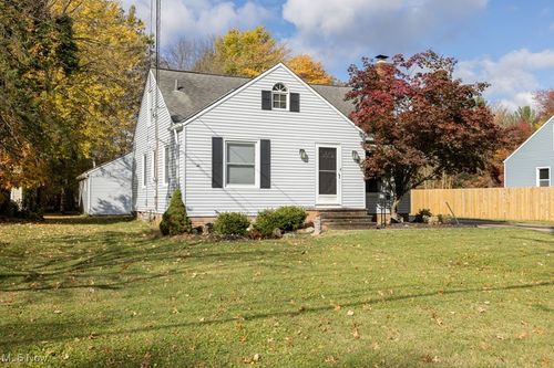 2186 Canterbury Rd, Westlake, OH, 44145-3228 | Card Image