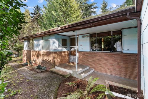 13758 Palatine Avenue N, Seattle, WA, 98133 | Card Image