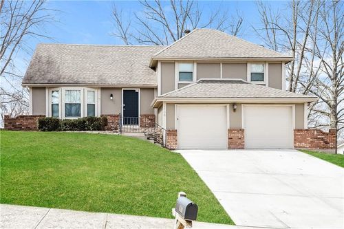 6708 N Fisk Ave, Kansas City, MO, 64151-2327 | Card Image