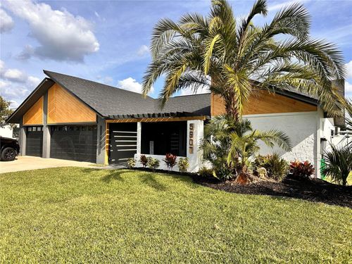 5807 Schooner Way, TAMPA, FL, 33615-3638 | Card Image