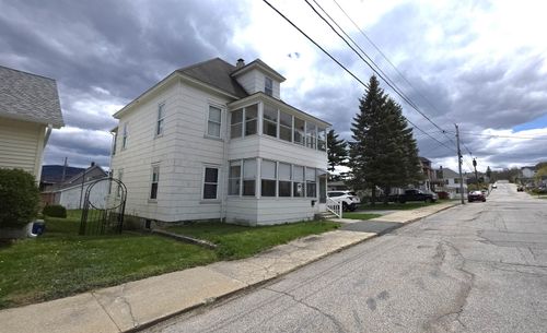 866 5th Ave, Berlin, NH, 03570-1642 | Card Image