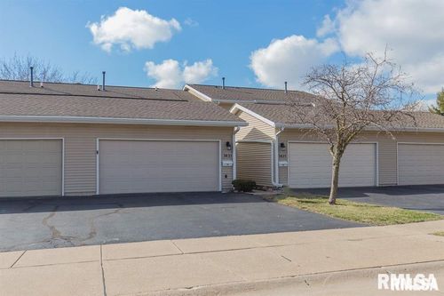 3835 Prairie Ln, Bettendorf, IA, 52722-2248 | Card Image