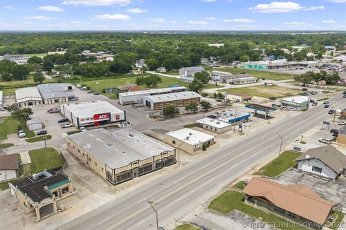 813 W Broadway St, Ardmore, OK, 73401-4526 | Card Image