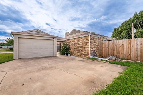 4615 Timber Run Drive, Arlington, TX, 76001 | Card Image