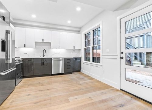 a-300 Somerville Ave, Somerville, MA, 02143-3307 | Card Image
