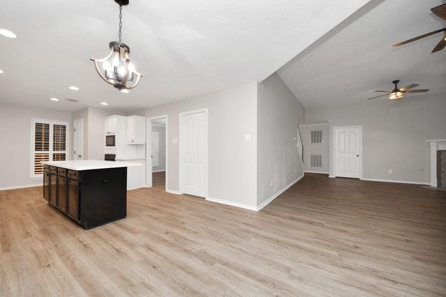 1410 Long View Dr, House other with 5 bedrooms, 4 bathrooms and 3 parking in Pearland TX | Image 12