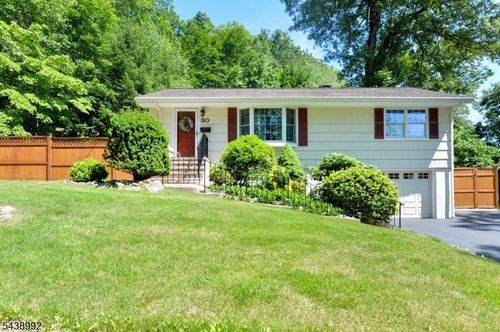 30 Knolls Rd, Bloomingdale, NJ, 07403-1548 | Card Image