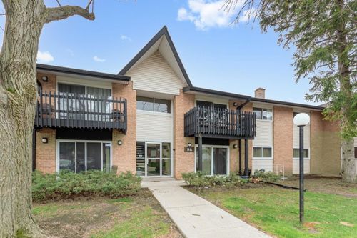 apt-202-9A Kingery Quarter, Willowbrook, IL, 60527-6570 | Card Image