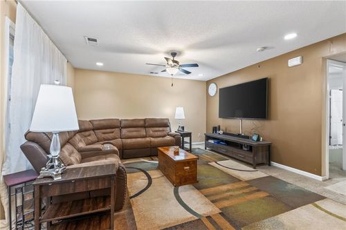 2433 Ne 68th St, Gladstone, MO, 64118-3677 | Card Image