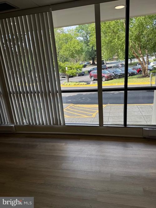 111-6800 Fleetwood Rd, MCLEAN, VA, 22101-3604 | Card Image