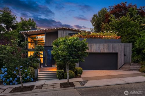3908 Ne 38th St, Seattle, WA, 98105-5416 | Card Image