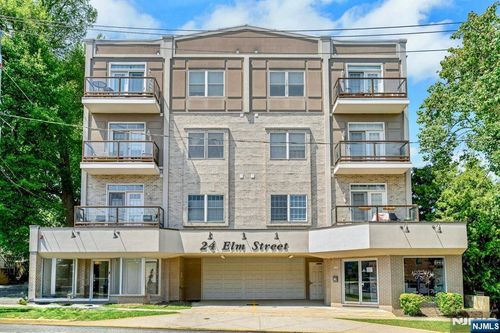 24 Elm St, Montclair, NJ, 07042-3458 | Card Image