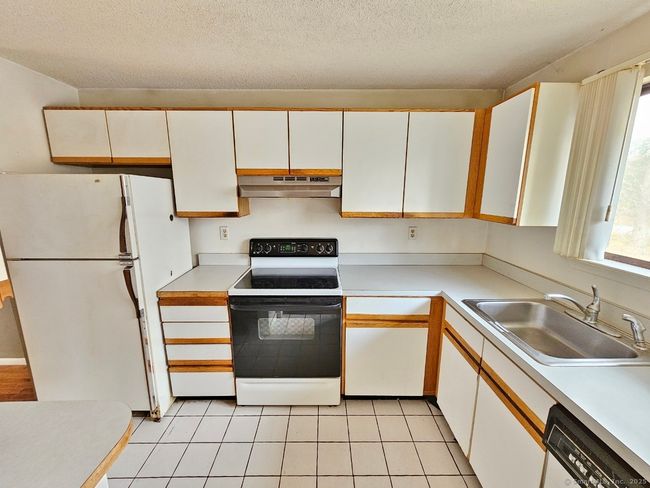 42 - 42 Spice Hill Dr, Condo with 2 bedrooms, 3 bathrooms and 2 parking in Wallingford CT | Image 4