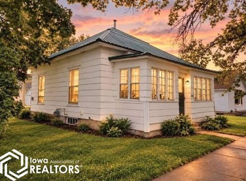 202 E Jackson Street, Sigourney, IA, 52591 | Card Image