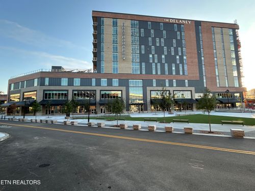 616-122 Stadium Way, Knoxville, TN, 37915-3003 | Card Image