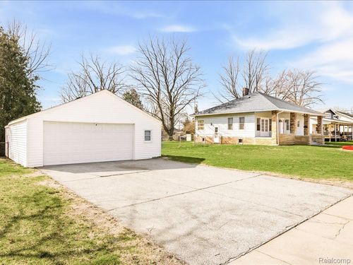 2417 11th Street, Port Huron, MI, 48060 | Card Image