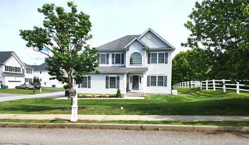 5 Mulberry Pl, East Fishkill, NY, 12533-4303 | Card Image