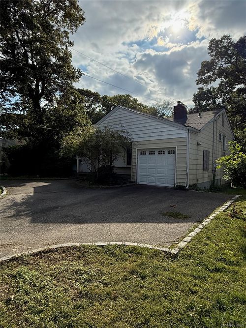 378 Lakeshore Blvd, Massapequa Park, NY, 11762-3007 | Card Image