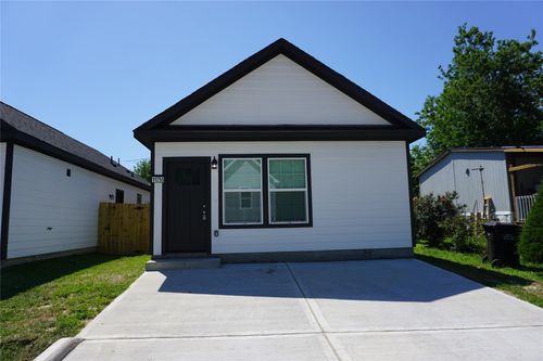 11755 White Cedar St, Willis, TX, 77318-7667 | Card Image