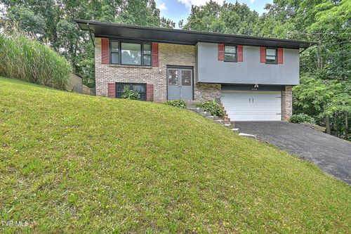 22126 Pinebrook Dr, Bristol, VA, 24202-2608 | Card Image