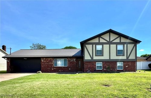 717 Circle Dr, Belpre, OH, 45714-1807 | Card Image