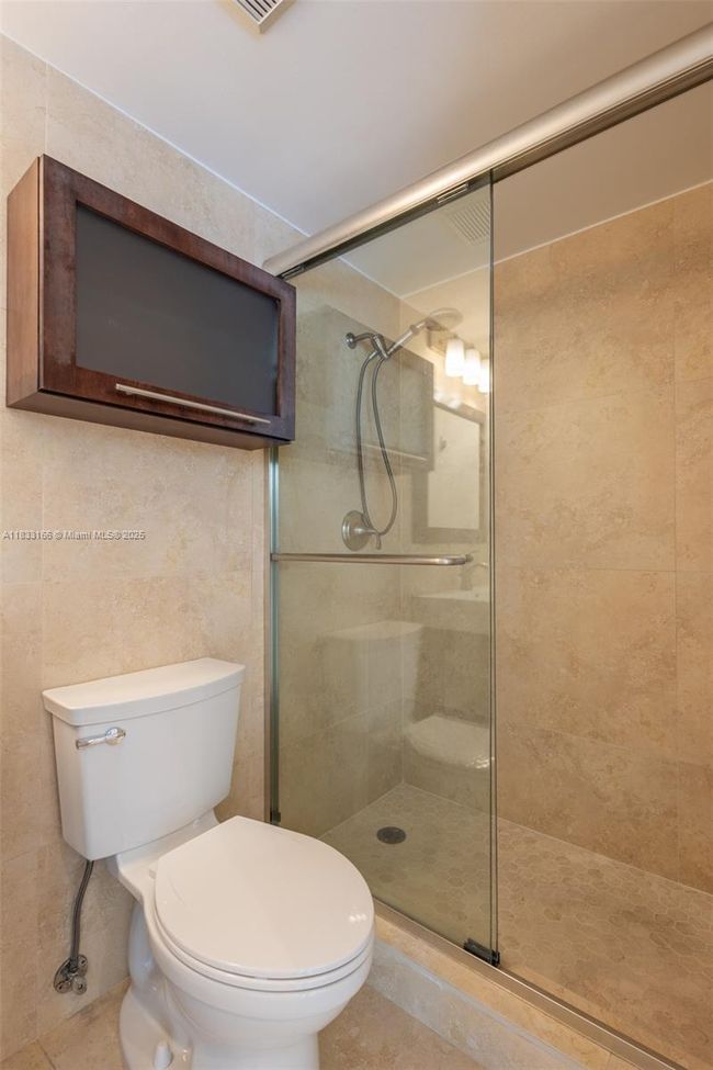 APT-101 - 50 Ocean Lane Dr, Condo with 3 bedrooms, 2 bathrooms and null parking in Key Biscayne FL | Image 27