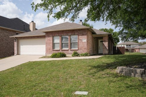 6525 Willow Oak Ct, Fort Worth, TX, 76112-1167 | Card Image