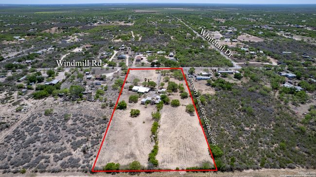 1390 Windmill Rd, House other with 2 bedrooms, 2 bathrooms and null parking in Uvalde TX | Image 39