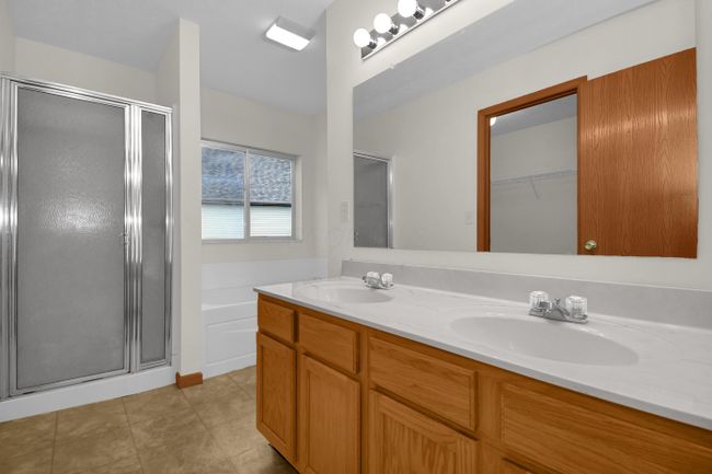 Owners Suite Full Bathroom | Image 18
