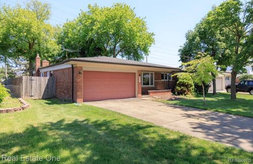 36424 Clifford Dr, Sterling Heights, MI, 48312-3117 | Card Image